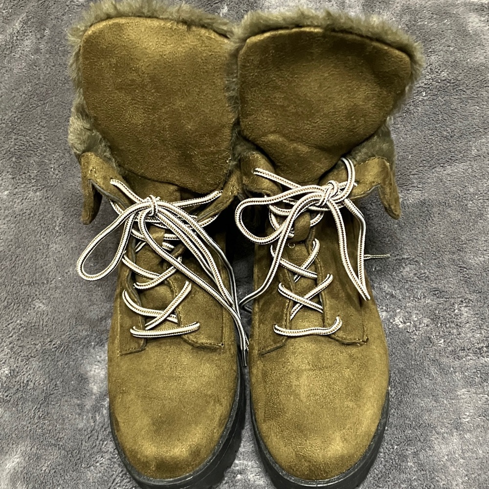 Rouge! Olive Lace Up Boots with Faux Fur - Picture 3 of 7